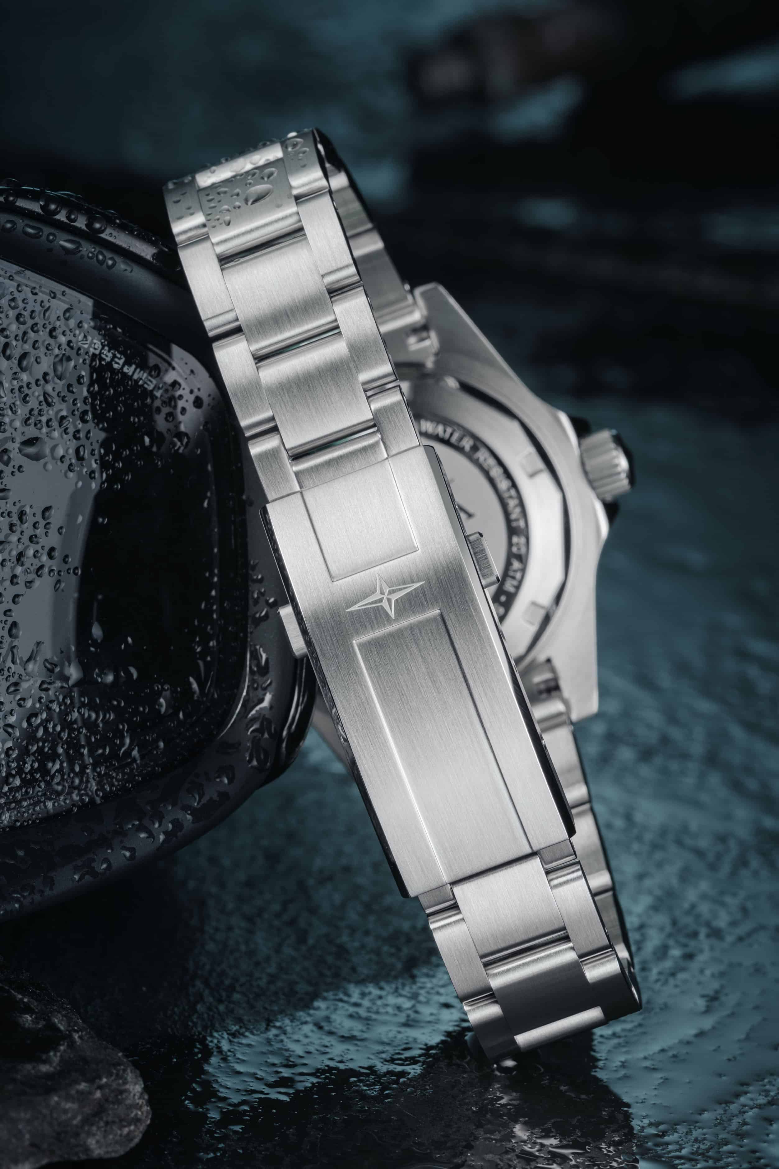 Ternos Diver Automatic 200m Swiss-Made Green and Black Unisex Diver Watch 161.550.70 Without Loupe Diver Davosa USA Official Distributor. Prices are Final. Tax & duties included.