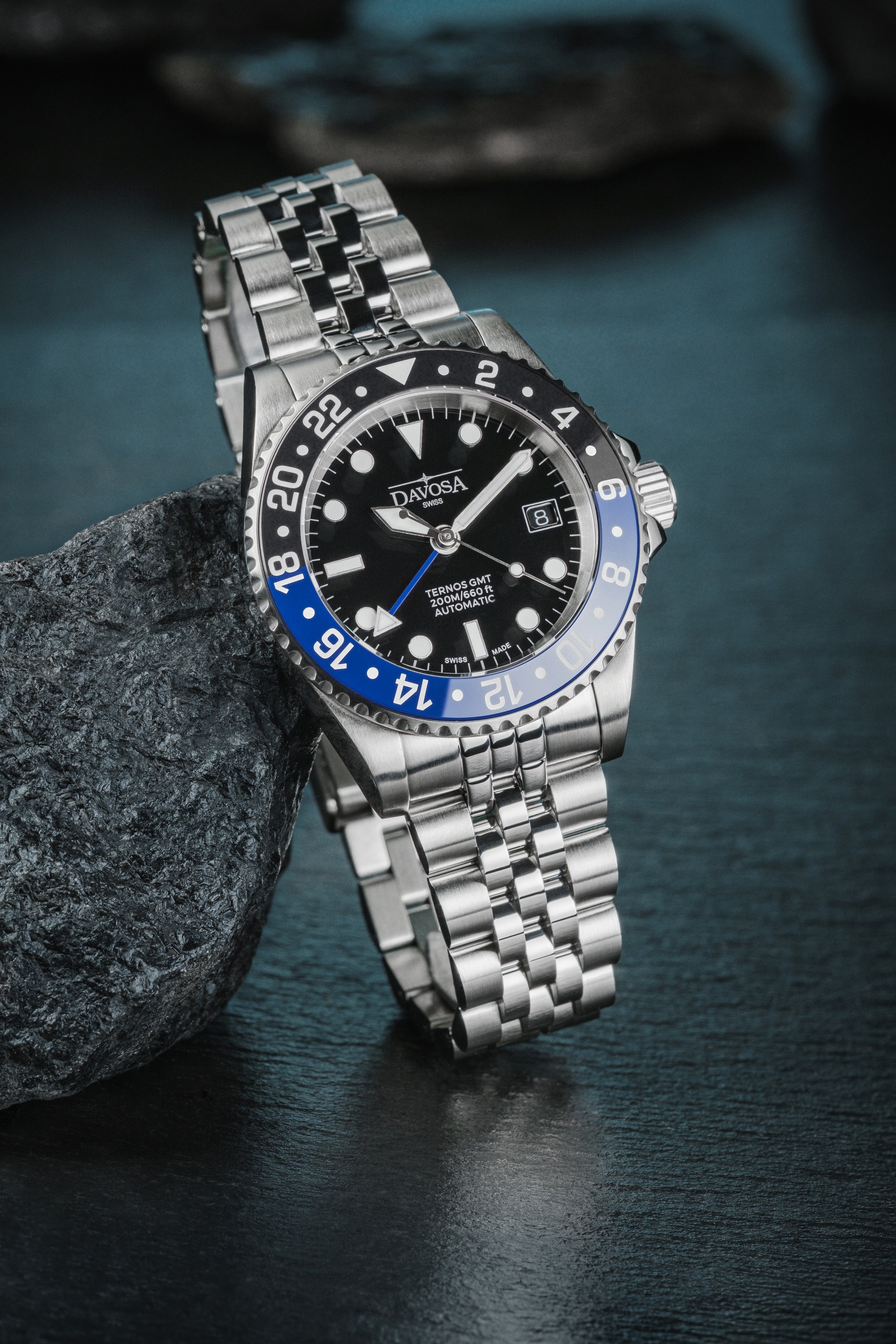 DAVOSA Ternos GMT 40mm Automatic - Swiss Made Dual Time Zone Diver’s Watch - Blue and Black with Loupe Ref. 161.564.04 GMT Davosa USA Official Distributor. Prices are Final. Tax & duties included.