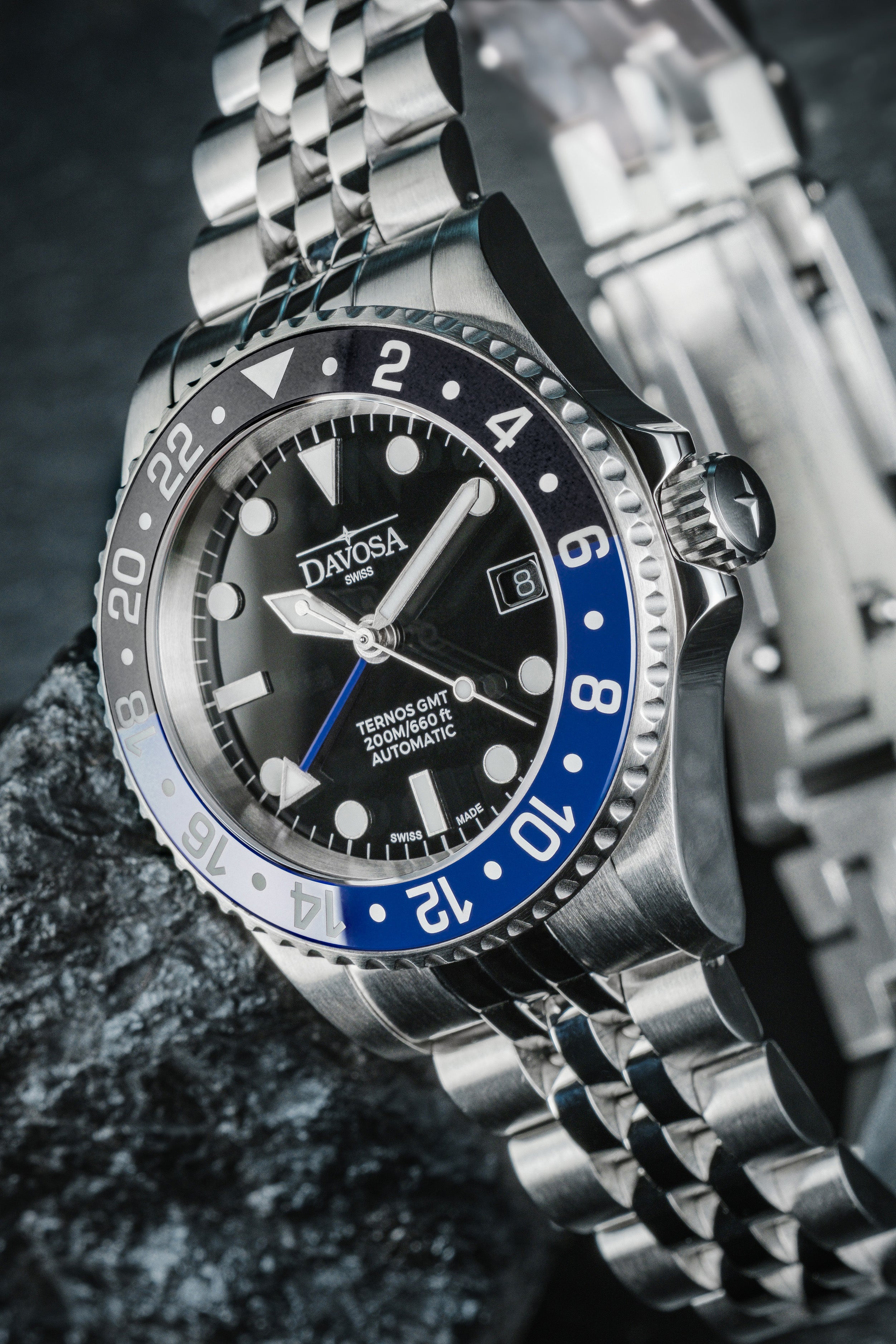 DAVOSA Ternos GMT 40mm Automatic - Swiss Made Dual Time Zone Diver’s Watch - Blue and Black with Loupe Ref. 161.564.04 GMT Davosa USA Official Distributor. Prices are Final. Tax & duties included.