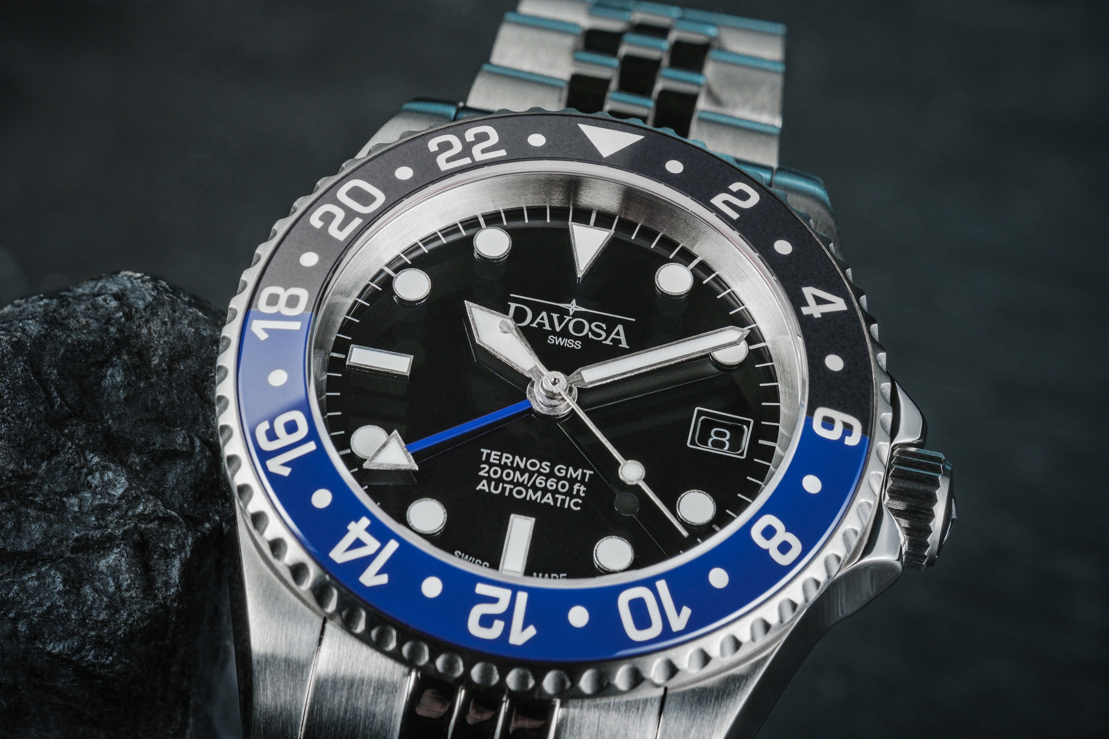 DAVOSA Ternos GMT 40mm Automatic - Swiss Made Dual Time Zone Diver’s Watch - Blue and Black with Loupe Ref. 161.564.04 GMT Davosa USA Official Distributor. Prices are Final. Tax & duties included.