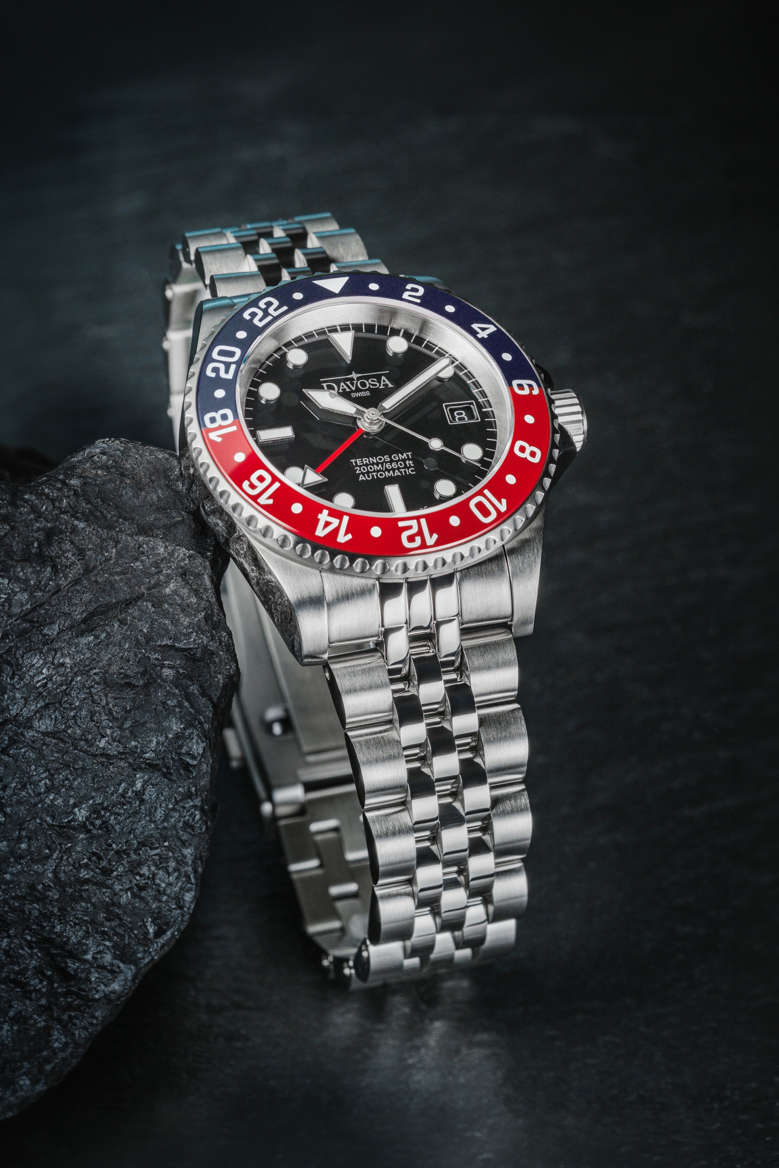 DAVOSA Ternos GMT 40mm Automatic - Swiss Made Dual Time Zone Diver’s Watch - Blue and Red without Loupe Ref. 161.563.06 GMT Davosa USA Official Distributor. Prices are Final. Tax & duties included.