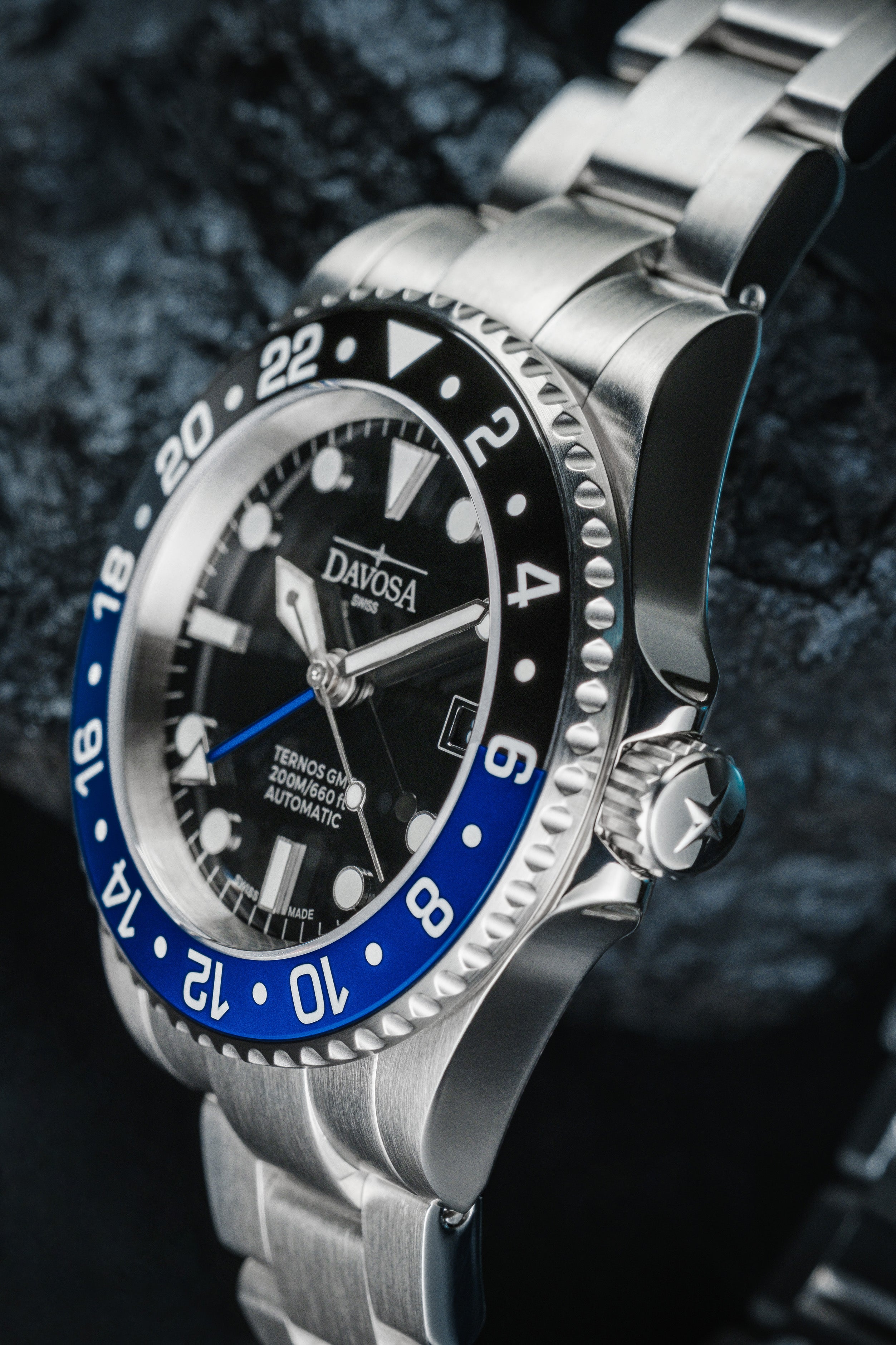 DAVOSA Ternos GMT 40mm Automatic - Swiss Made Dual Time Zone Diver’s Watch - Blue and Black without Loupe Ref. 161.563.40 GMT Davosa USA Official Distributor. Prices are Final. Tax & duties included.