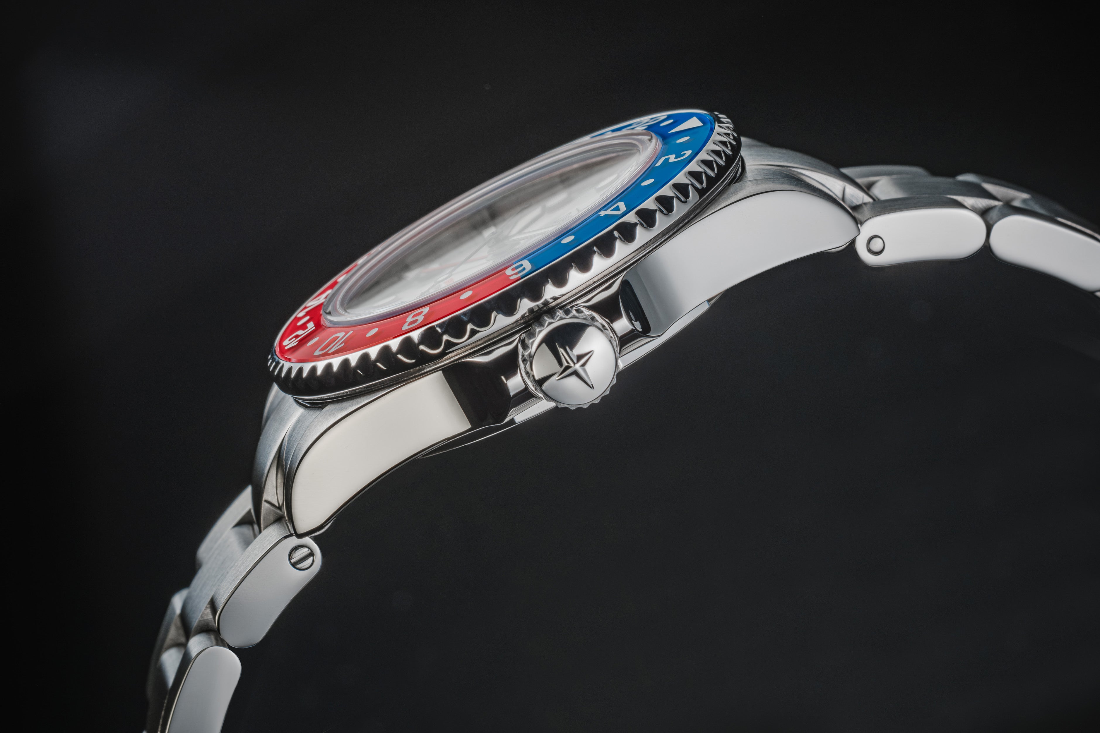 Ternos GMT Lucent Automatic 200m GMT White Blue-Red TriaLink Watch 161.592.20 GMT Davosa USA