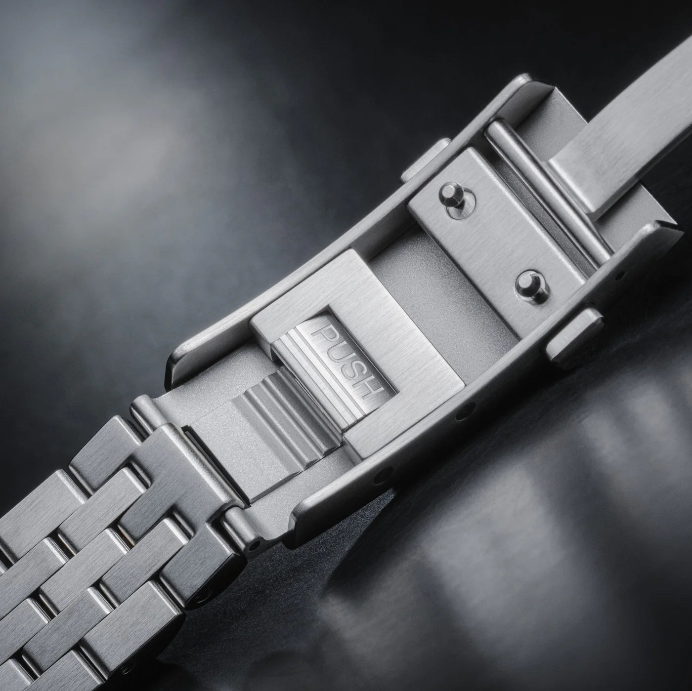 Ternos Diver Automatic Two-Tone 200m Swiss-Made Gold and Black Unisex Diver Watch 161.551.05 Without Loupe and Pentalink Bracelet Diver Davosa USA Official Distributor. Prices are Final. Tax & duties included.